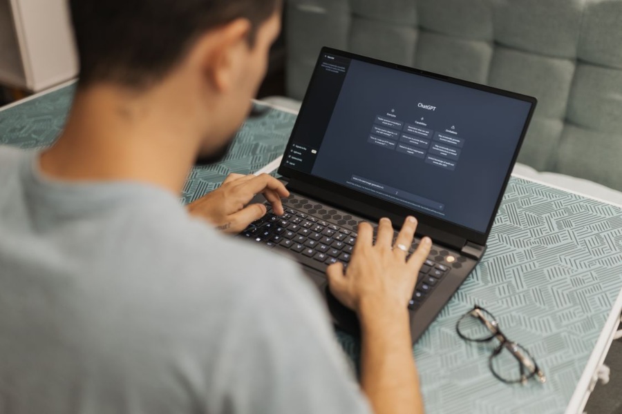 How AI Is Helping Creators Overcome Writer's Block and Generate New Ideas