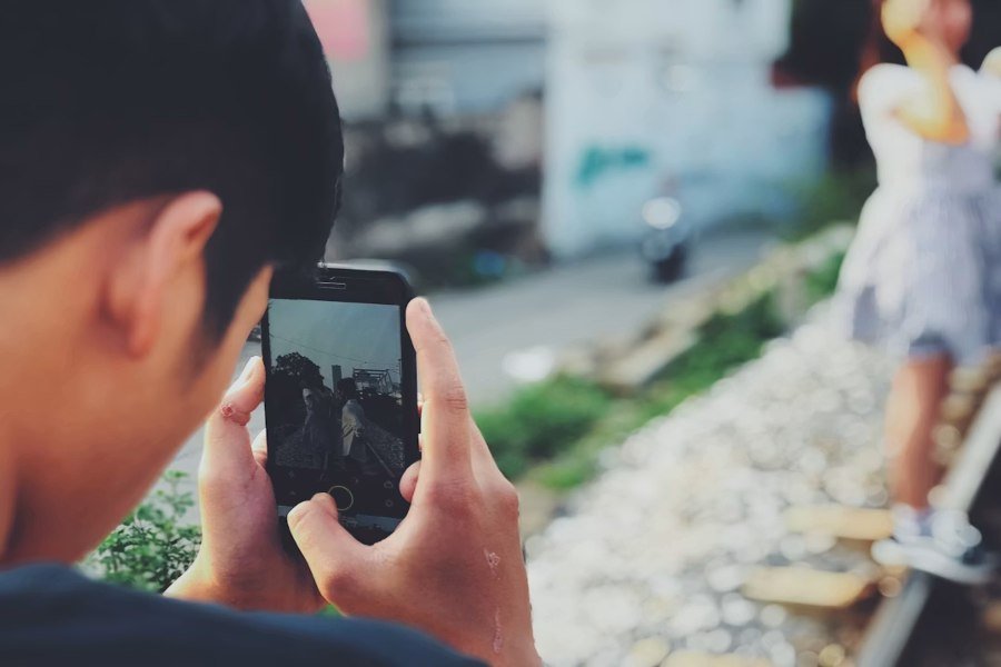 How to Remove People from Photo